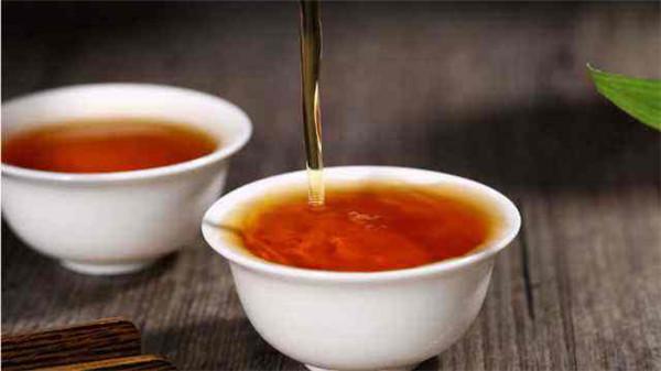 绿茶和红茶的功效（绿茶和红茶的功效与作用区别）